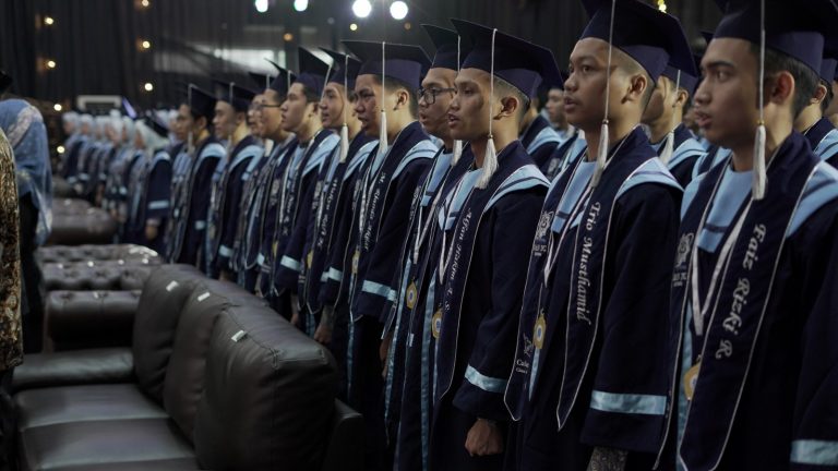 KELAS XII MAN IC SERPONG RAIH 153 PRESTASI NASIONAL DAN INTERNASIONAL
