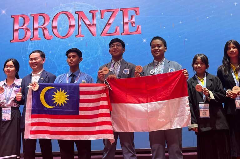 MAN IC SERPONG UKIR SEJARAH DI KANCAH ILMU PENGETAHUAN ASEAN