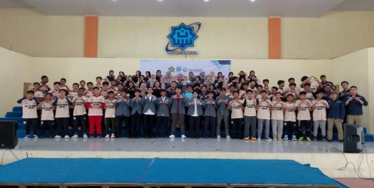 STUDI BANDING PONPES SMA IT AR RAHMAH DI MAN ICS