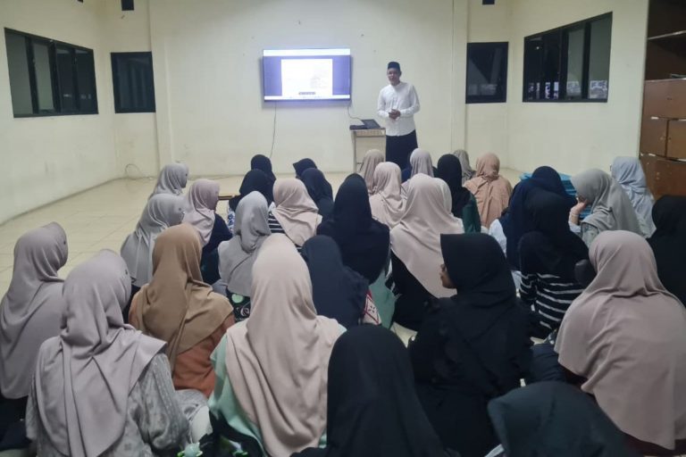 BENTUK KARAKTER ISLAMI, MAN INSAN CENDEKIA SERPONG INTENSIFKAN PEMBINAAN TAHSIN AL-QUR’AN BAGI SISWI