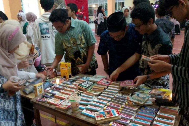 PAMERAN BUKU UNTUK PENGENALAN LITERASI DAN BUDAYA