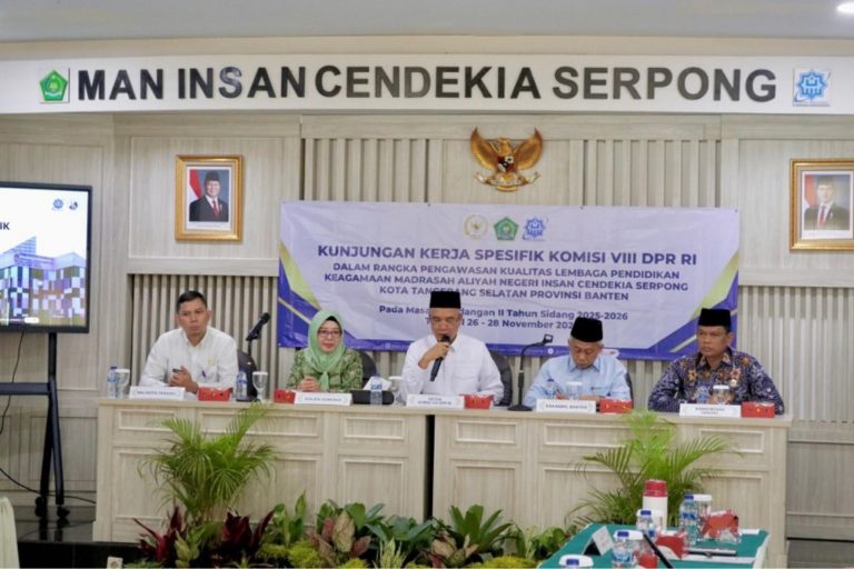 APRESIASI SISWA BERPRESTASI, KOMISI VIII DPR RI DUKUNG BEASISWA PERGURUAN TINGGI LUAR NEGERI